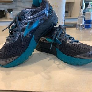 Brooks orthopedic sneakers